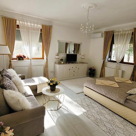Patak Apartman Егер Екстериор снимка