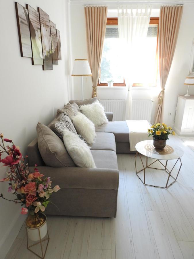 Patak Apartman Егер Екстериор снимка